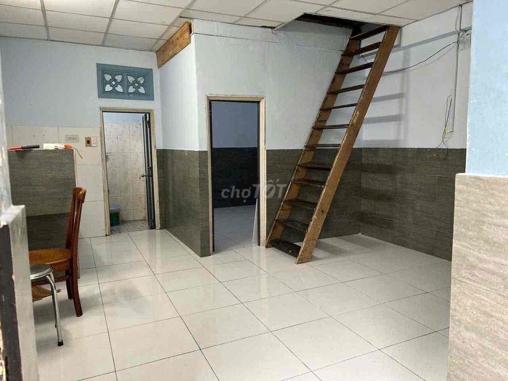 nhà 1 trệt 1 lầu. hẻm sạch sẽ. 5tr.