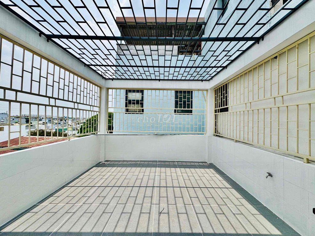 mình bán gấp nhà 4x19 đúc 5 tấm, thang máy, full nội thất