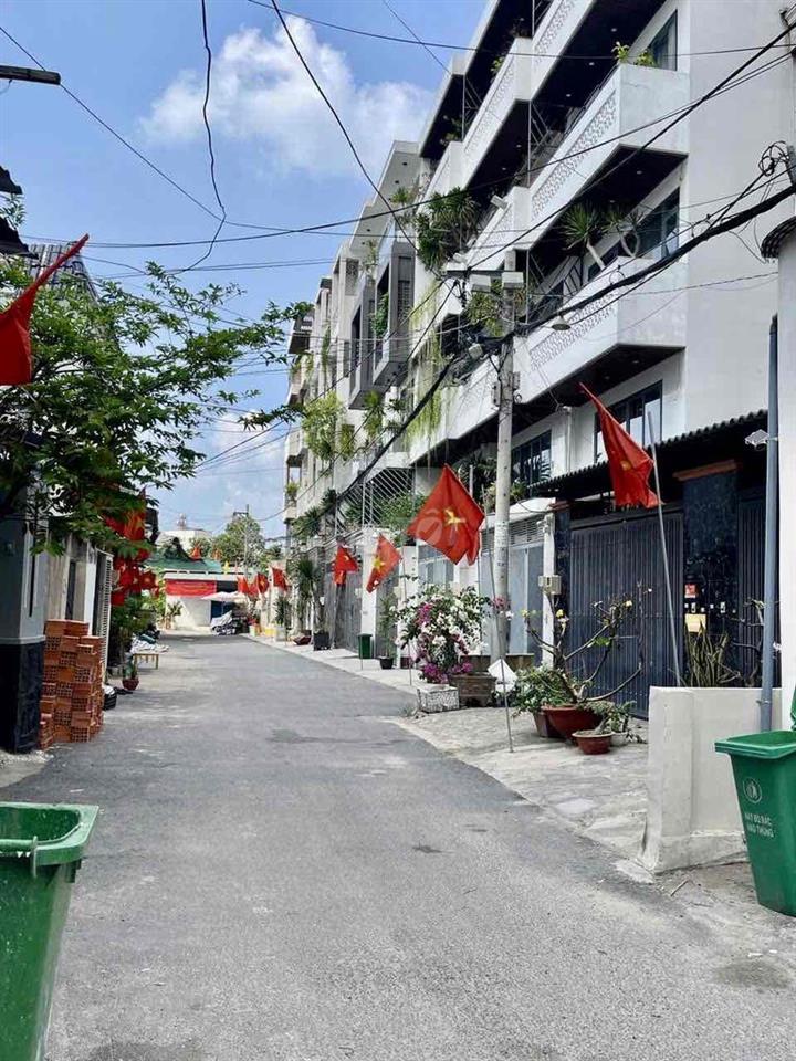 mình bán gấp nhà 4x19 đúc 5 tấm, thang máy, full nội thất