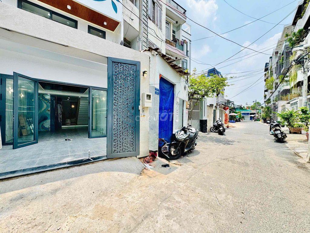 mình bán gấp nhà 4x19 đúc 5 tấm, thang máy, full nội thất