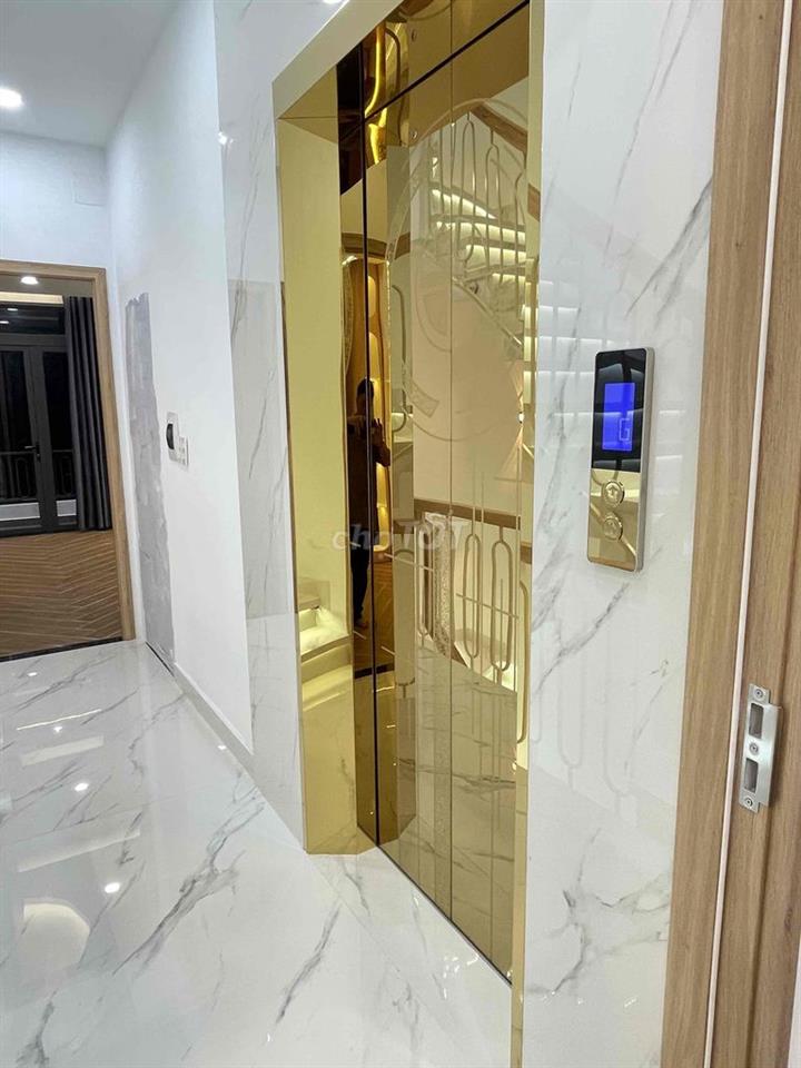 mình bán gấp nhà 4x19 đúc 5 tấm, thang máy, full nội thất