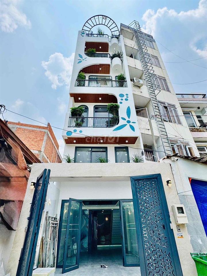 mình bán gấp nhà 4x19 đúc 5 tấm, thang máy, full nội thất