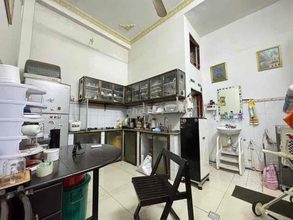 NHÀ HƠN 3TỶ - NGUYỄN TƯ GIẢN - DT 4x10m - Trệt Lầu Sân Để Xe Rộng
