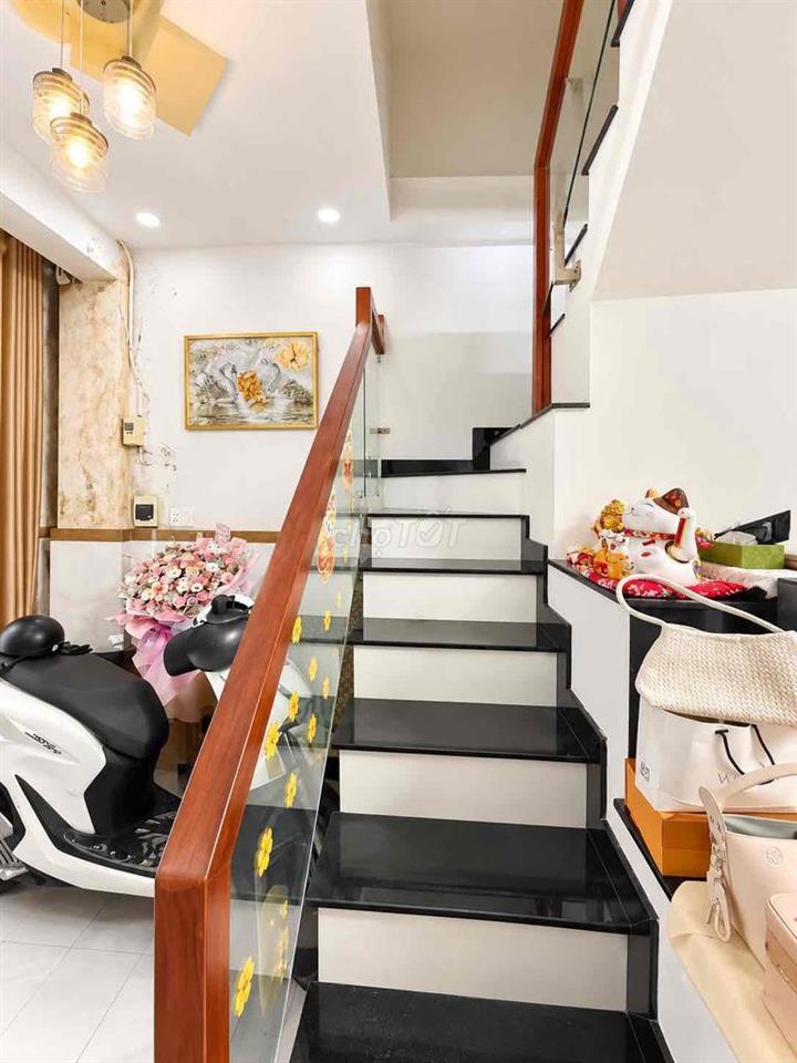 NHÀ 1 SẸC NGẮN LÊ VĂN THỌ - TRỆT LẦU 2 PHÒNG NGỦ - CHỈ HƠN 2T