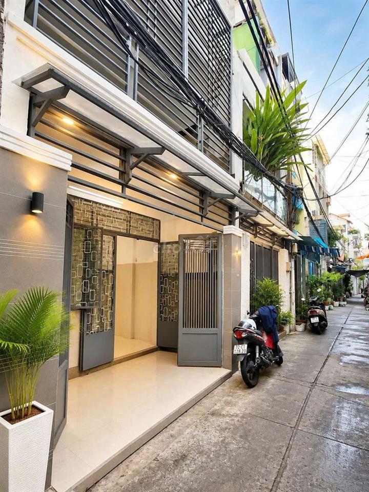 GIẢM 600Tr còn 6.2 Tỷ •
Phan Xích Long • 45m² • Cách mặt tiền 30M