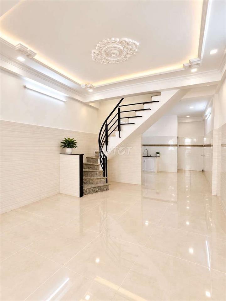 GIẢM 600Tr còn 6.2 Tỷ •
Phan Xích Long • 45m² • Cách mặt tiền 30M