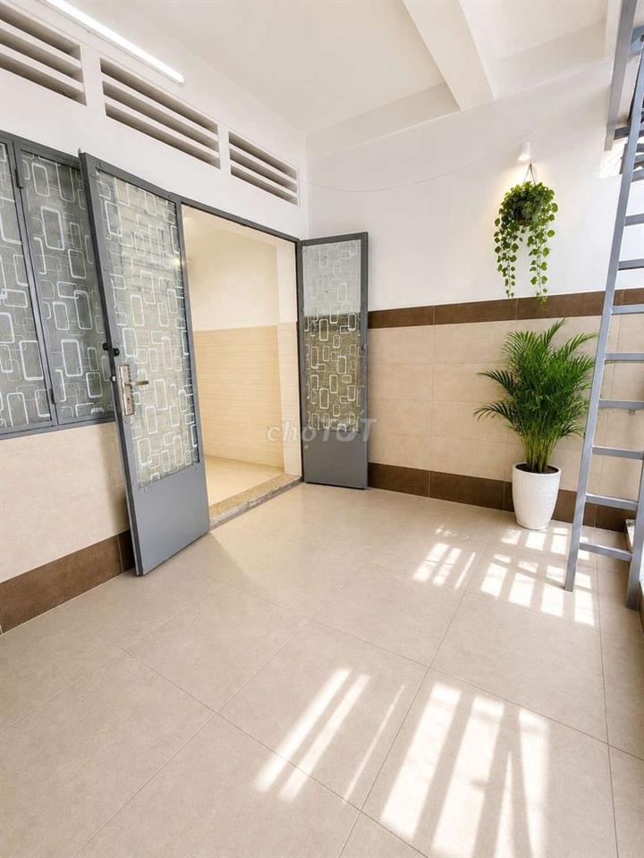 GIẢM 600Tr còn 6.2 Tỷ •
Phan Xích Long • 45m² • Cách mặt tiền 30M