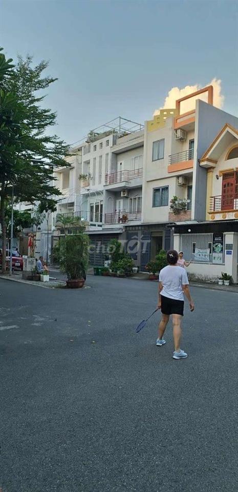 Nhà Phố - KDC Hồng Long - cần bán gấp