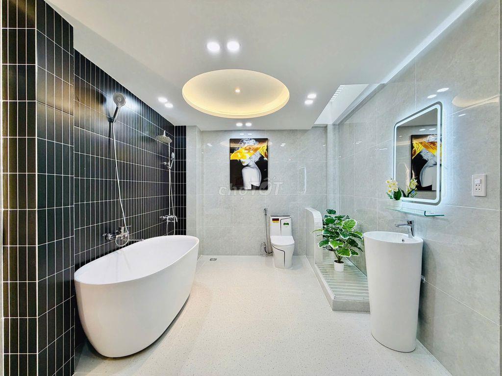 Nhà đẹp 42.5m2 nở hậu xây mới 5T, 4PN có PN trệt P. Hạnh Thông 6.98 tỷ