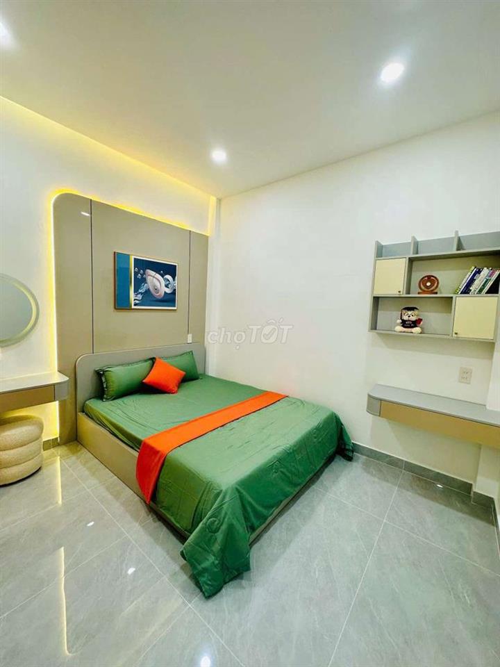 Nhà hẽm thông đừong số 4 f16 gò vấp có sân thựong