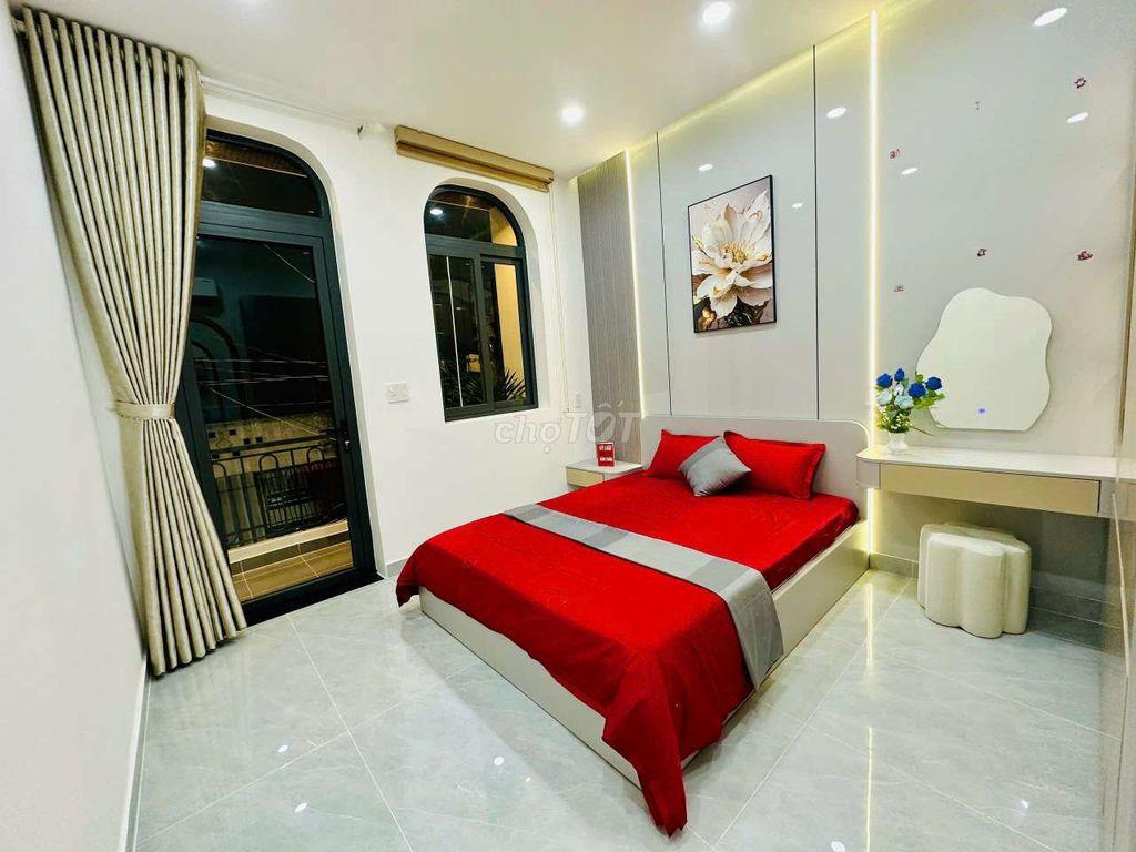 Nhà hẽm thông đừong số 4 f16 gò vấp có sân thựong