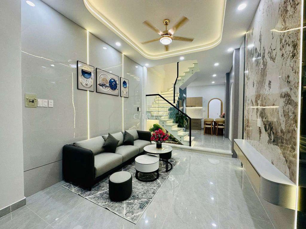 Nhà hẽm thông đừong số 4 f16 gò vấp có sân thựong