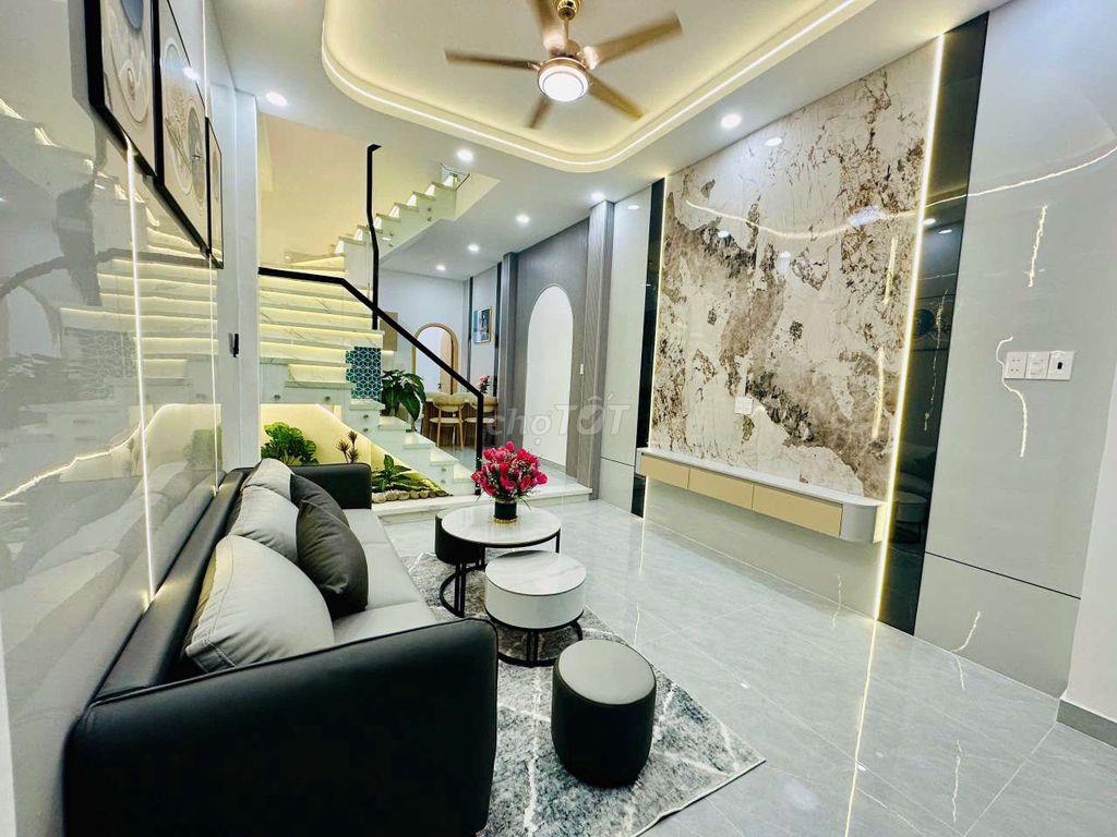 Nhà hẽm thông đừong số 4 f16 gò vấp có sân thựong