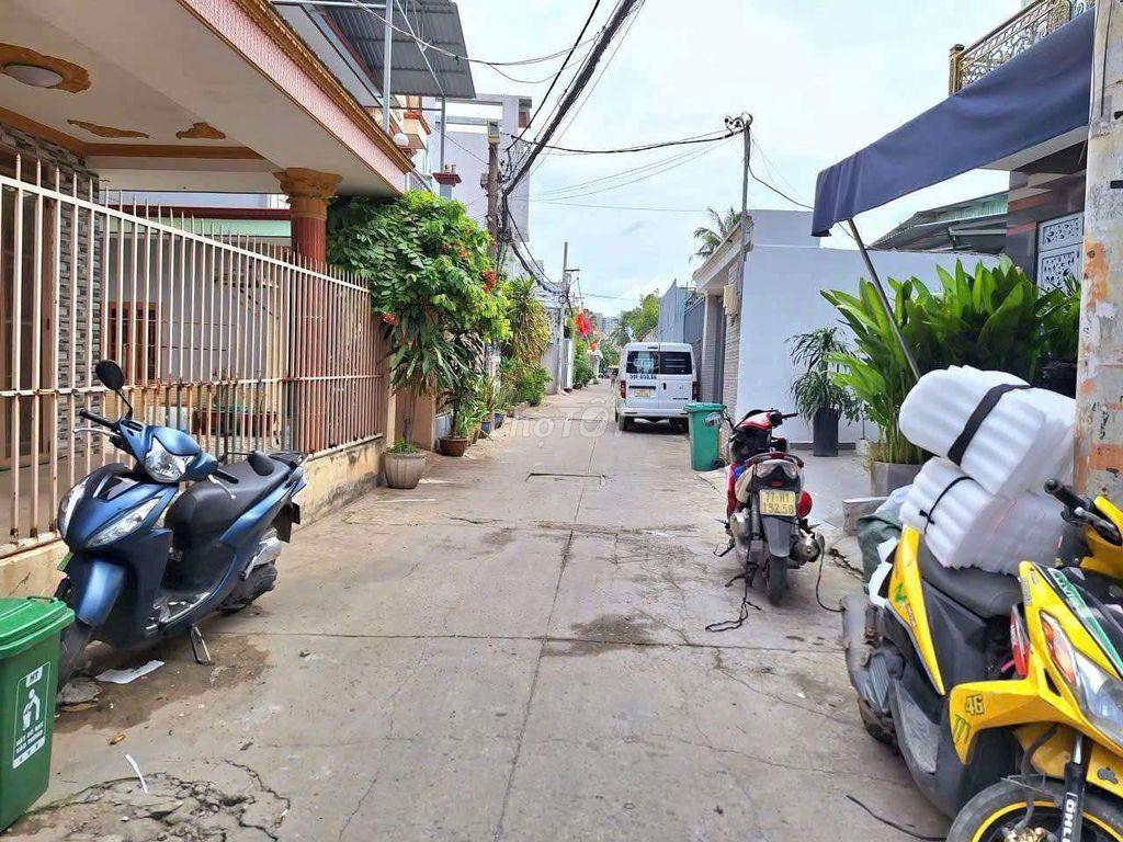 Cho thuê nhà nguyên căn hẽm xe tải thống nhất nối dài