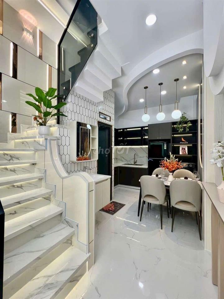 Nhà đẹp ôtô đậu ngay cửa f17