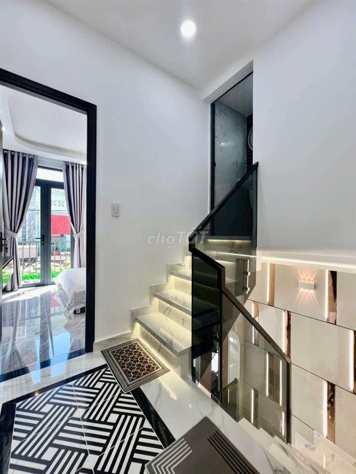 Nhà đẹp ôtô đậu ngay cửa f17