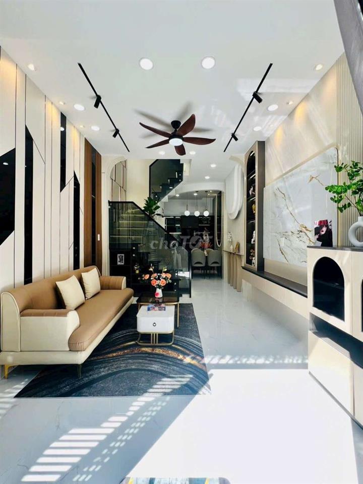 Nhà đẹp ôtô đậu ngay cửa f17