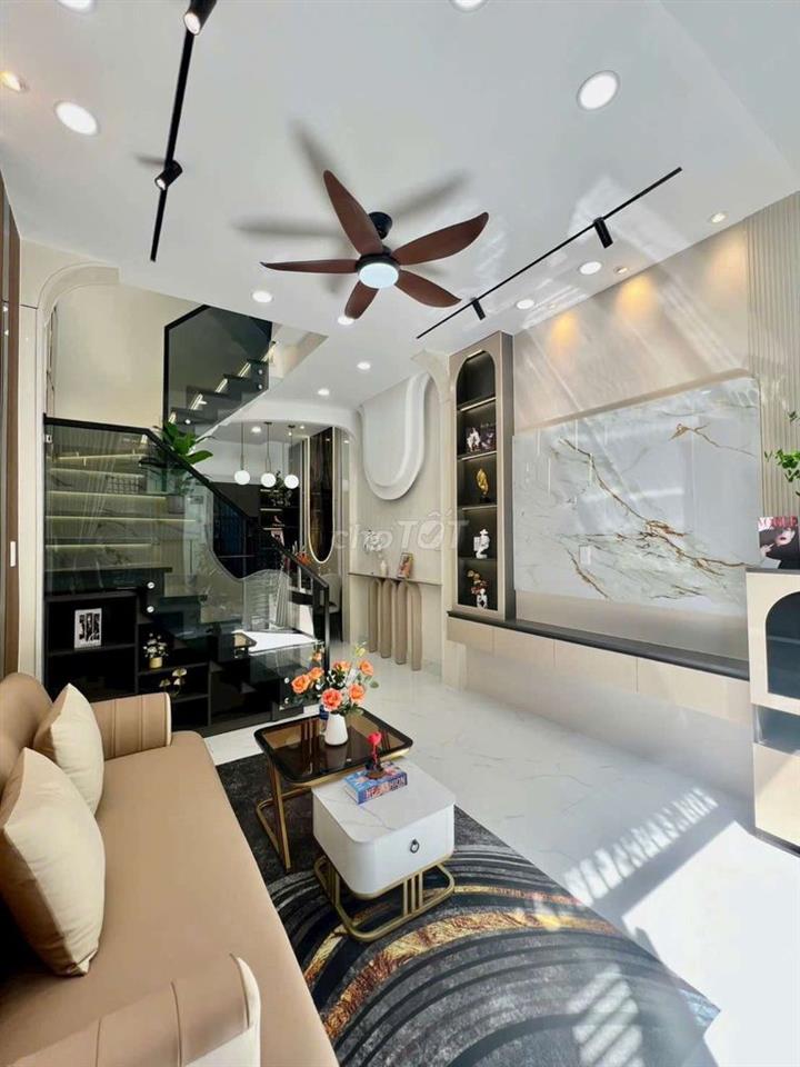 Nhà đẹp ôtô đậu ngay cửa f17