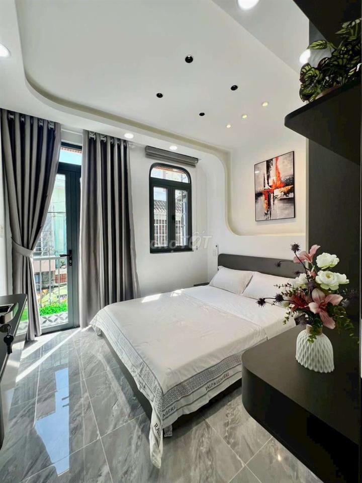 Nhà đẹp ôtô đậu ngay cửa f17