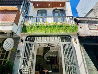 Nhà đẹp ôtô đậu ngay cửa f17