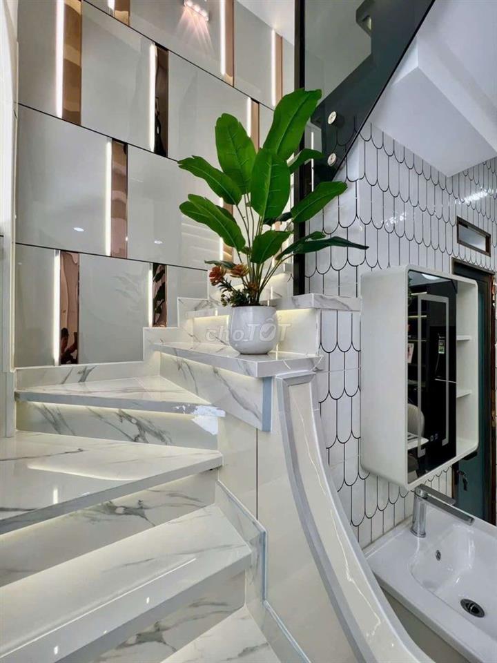 Nhà đẹp ôtô đậu ngay cửa f17