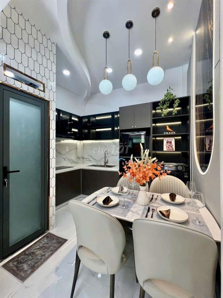 Nhà đẹp ôtô đậu ngay cửa f17