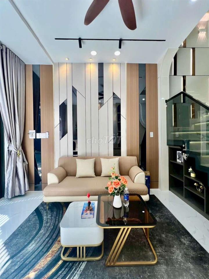 Nhà đẹp ôtô đậu ngay cửa f17