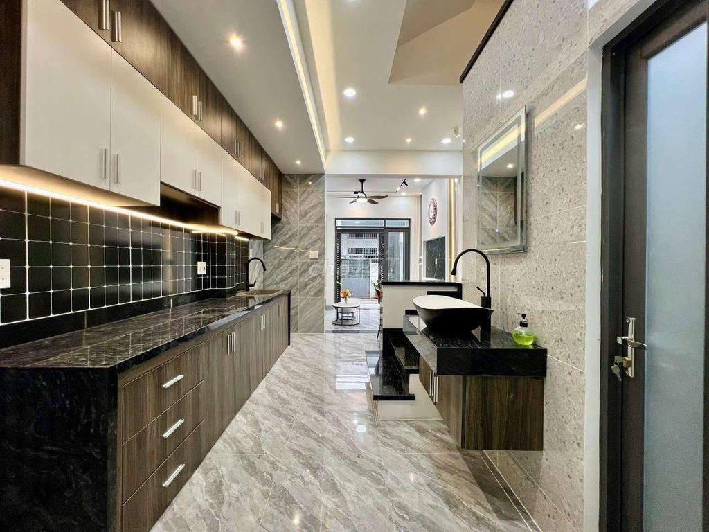 Nhà đẹp đừong số 2 gò vấp gần trừong học , chợ ....