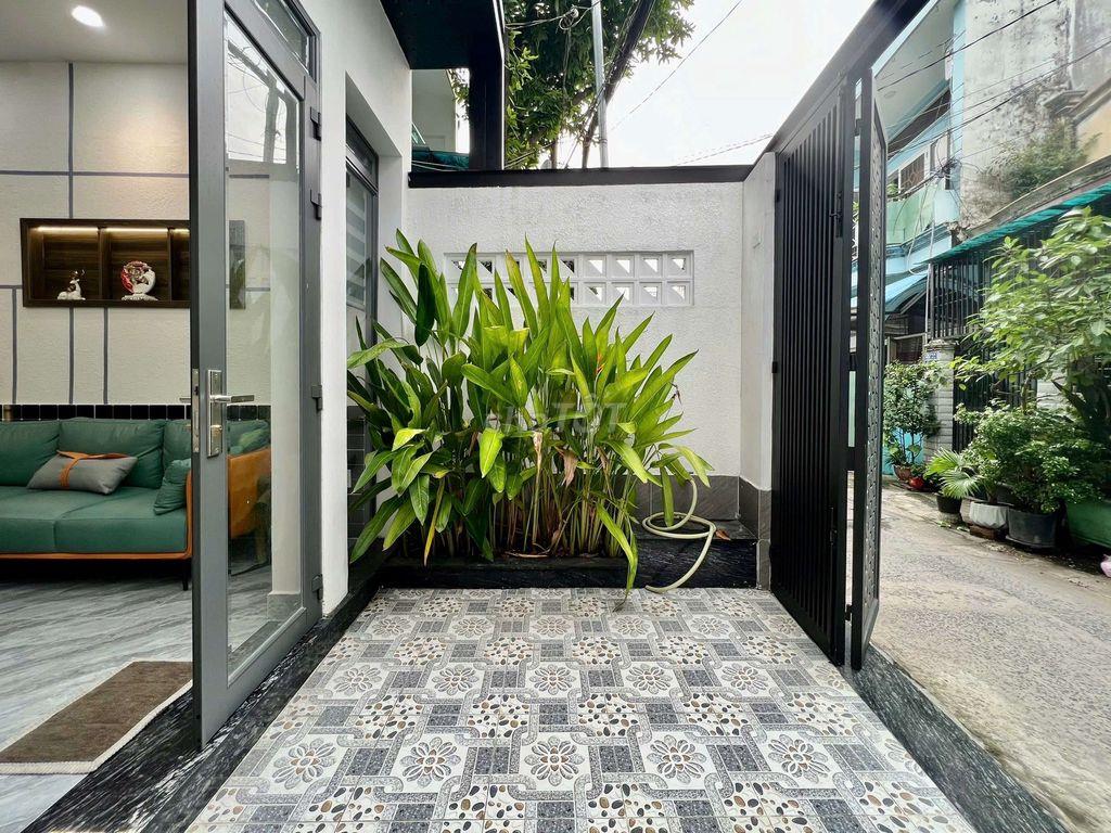Nhà đẹp đừong số 2 gò vấp gần trừong học , chợ ....