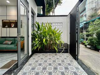 Nhà đẹp đừong số 2 gò vấp gần trừong học , chợ ....