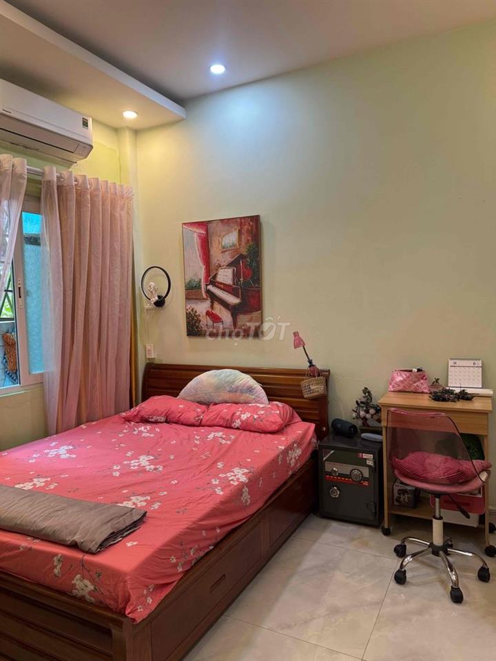Ngôi nhà màu xanh bơ, đầy mộng mơ