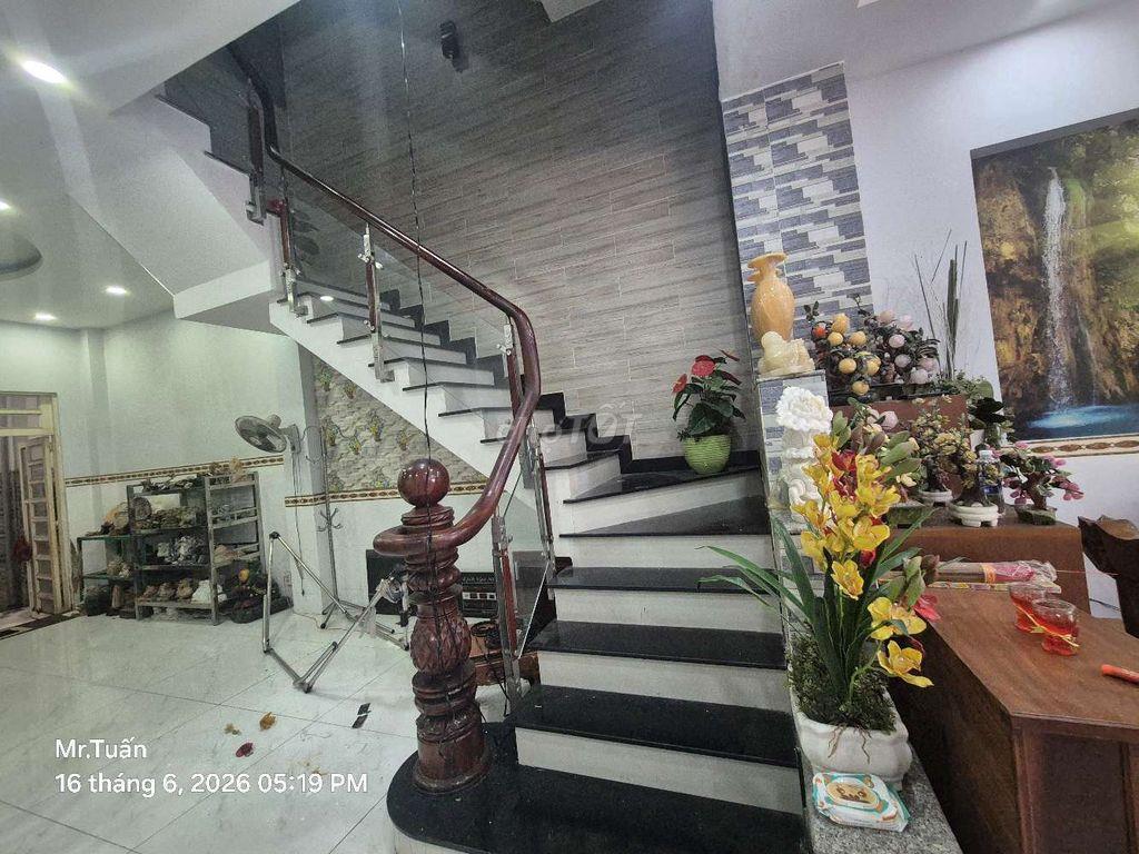 Nhà Bán hoặc cho Thuê 1 trệt 3 lầu