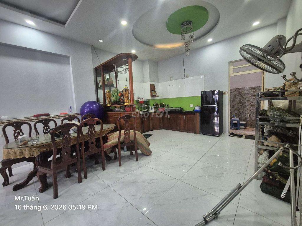 Nhà Bán hoặc cho Thuê 1 trệt 3 lầu