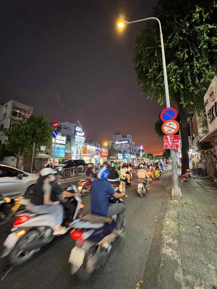 [Bán ] Nhà mặt tiền Quang Trung gốc ngã tư khu sung túc nhộn nhịp