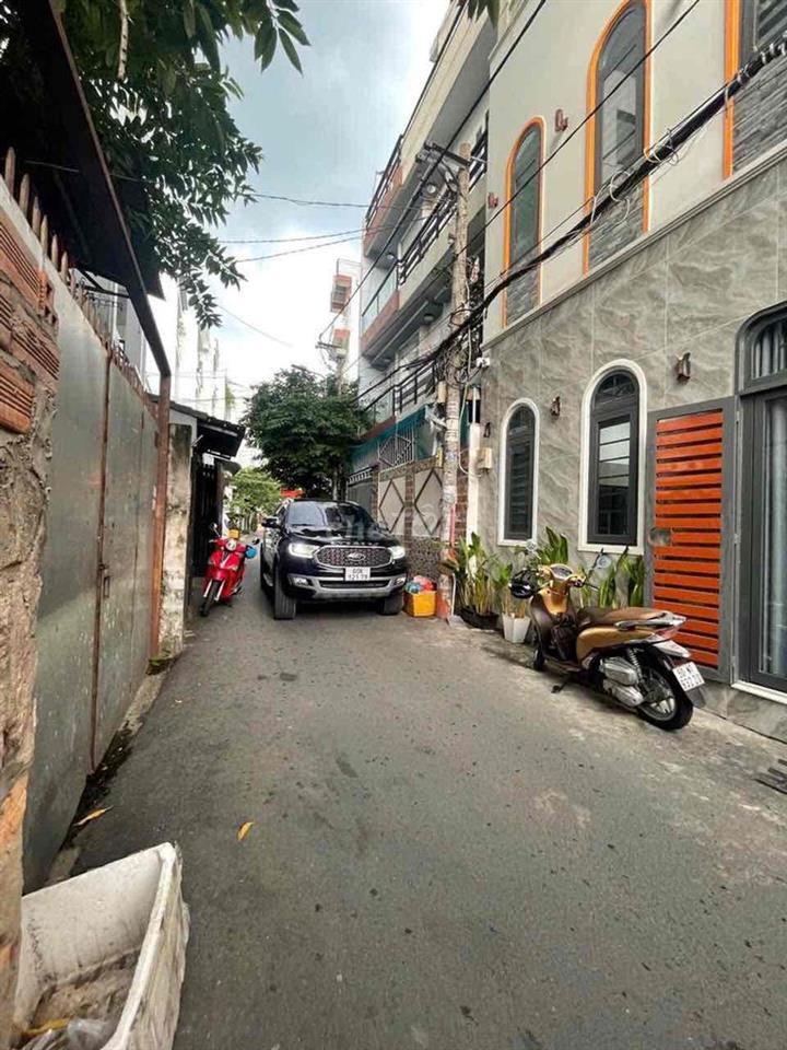 Bùi Quang Là , Gò Vấp , xe hơi đậu cửa hẻm thông , ngang 9m4