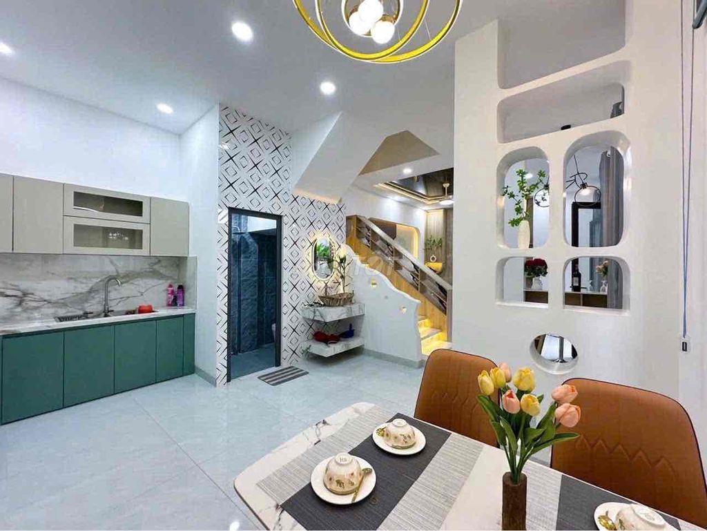 Bùi Quang Là , Gò Vấp , xe hơi đậu cửa hẻm thông , ngang 9m4