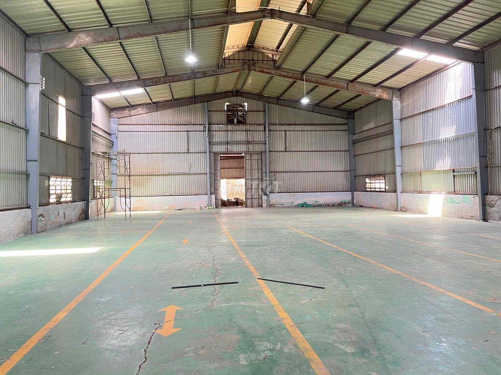 CHO THUÊ XƯỞNG KHUÔN VIÊN 1400m2 XƯỞNG 1100m2 GIÁ THUÊ 75tr/tháng
