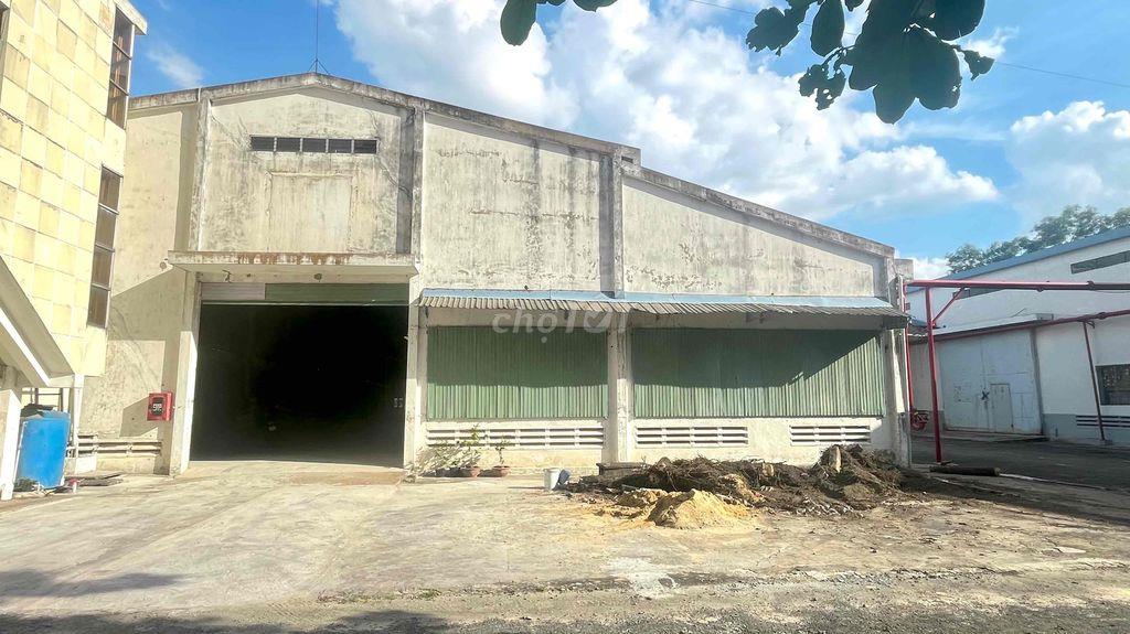 CHO THUÊ KHO 3300m2 PCCC TỰ ĐỘNG , ĐƯỜNG XE CONT CHẠY NGÀY ĐÊM TẠI DĨ