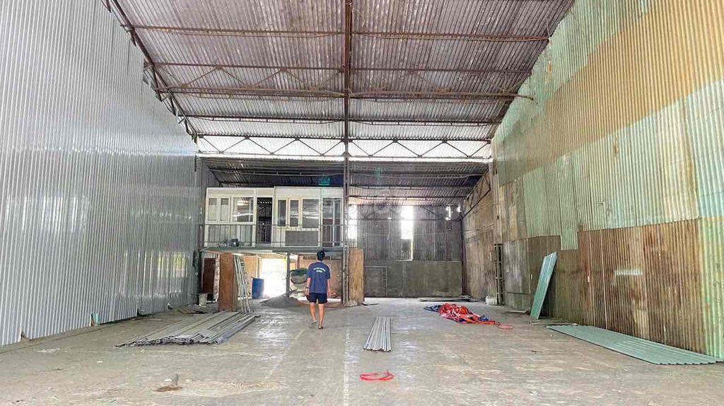 CHO THUÊ XƯỞNG 500m2 ĐƯỜNG XE 10t TẠI LINH XUÂN