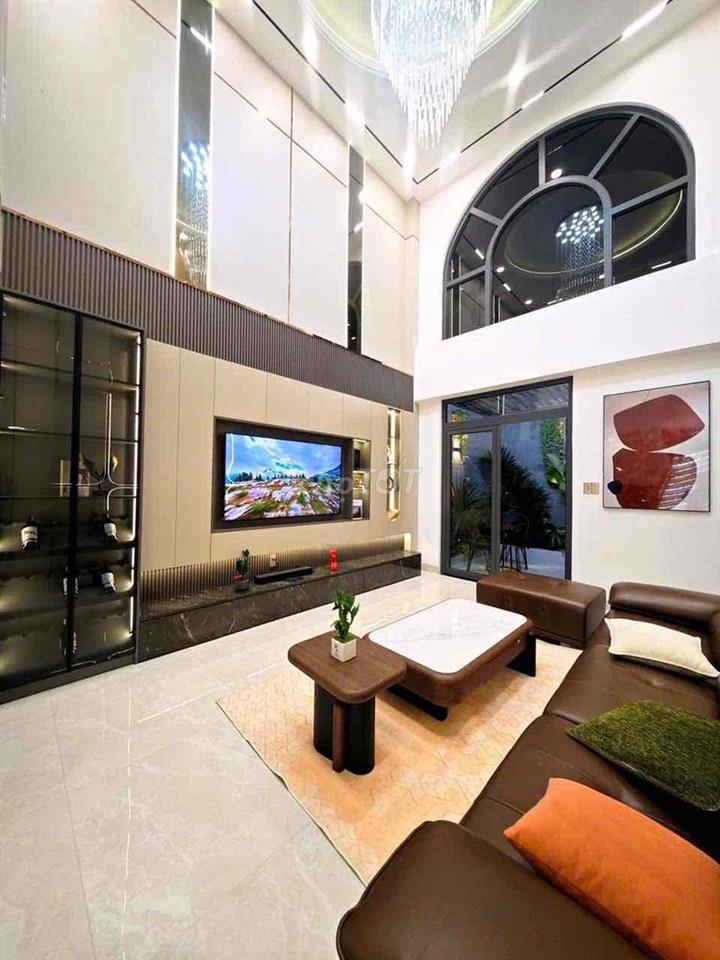 Cần tiền bán nhà xây tâm huyết để ở mặt tiền đường số