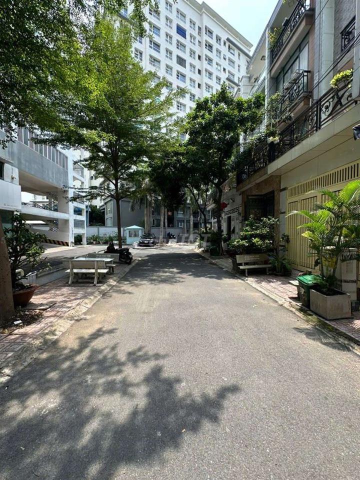 Sang Tiệm Tạp Hóa giữa 3 Blook Chung cư 