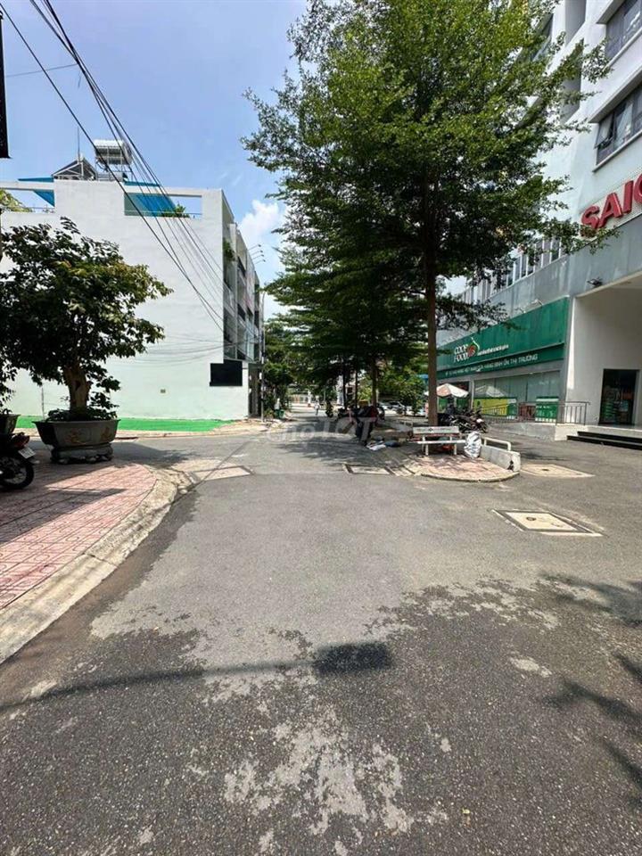 Sang Tiệm Tạp Hóa giữa 3 Blook Chung cư 
