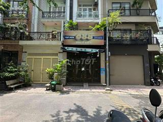 Sang Tiệm Tạp Hóa giữa 3 Blook Chung cư 