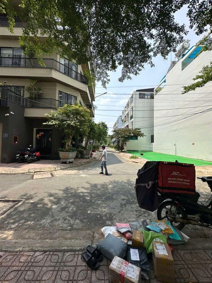 Sang Tiệm Tạp Hóa giữa 3 Blook Chung cư 