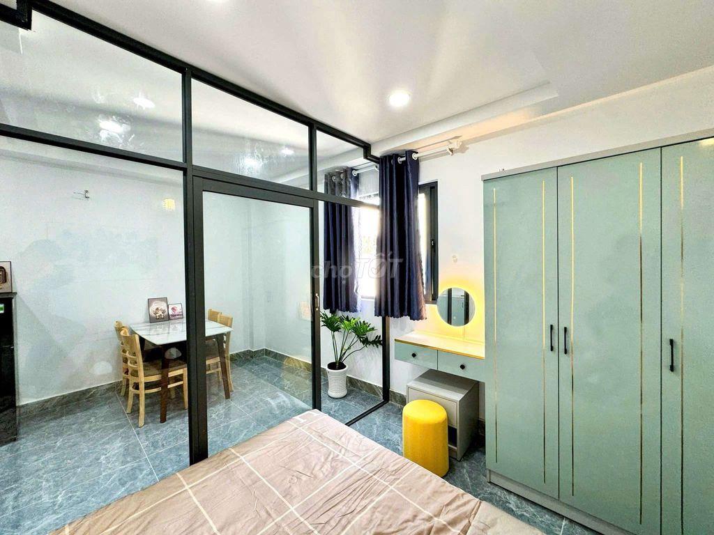 Tòa nhà 90m2 có thang máy Nở hậu 4 Lầu