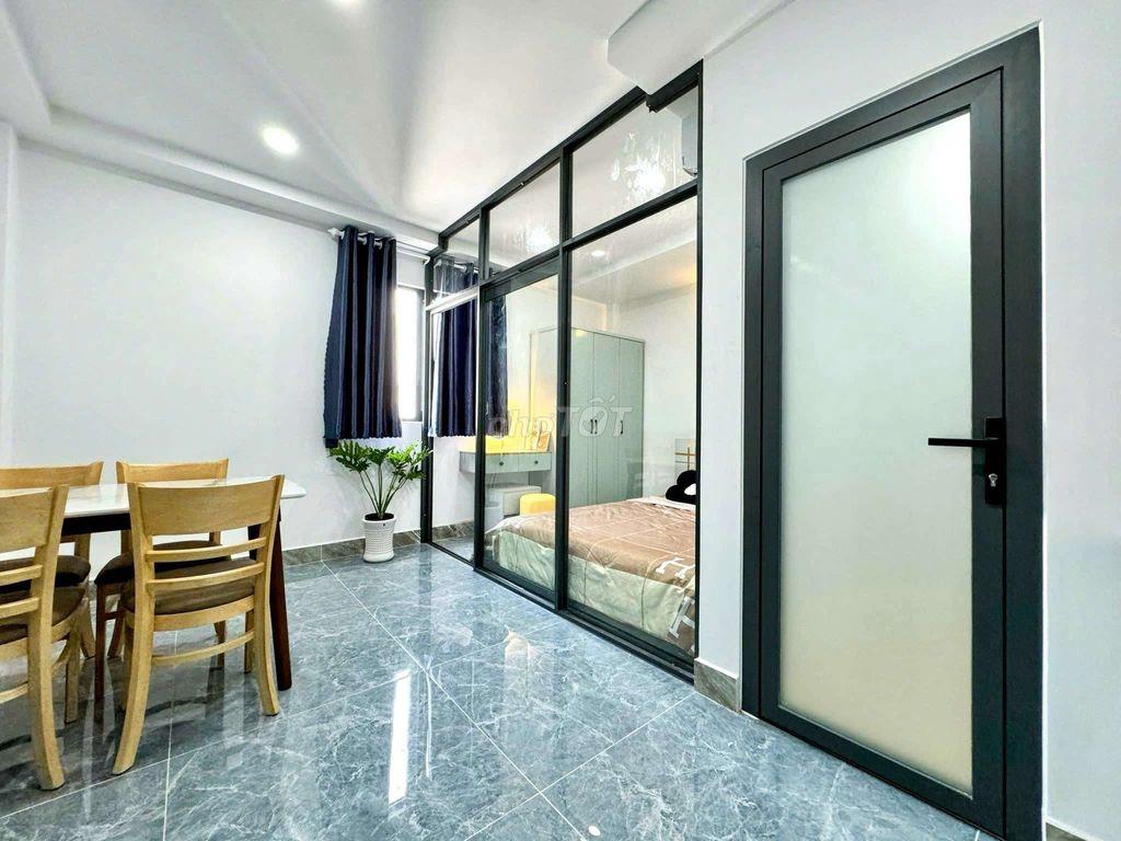 Tòa nhà 90m2 có thang máy Nở hậu 4 Lầu
