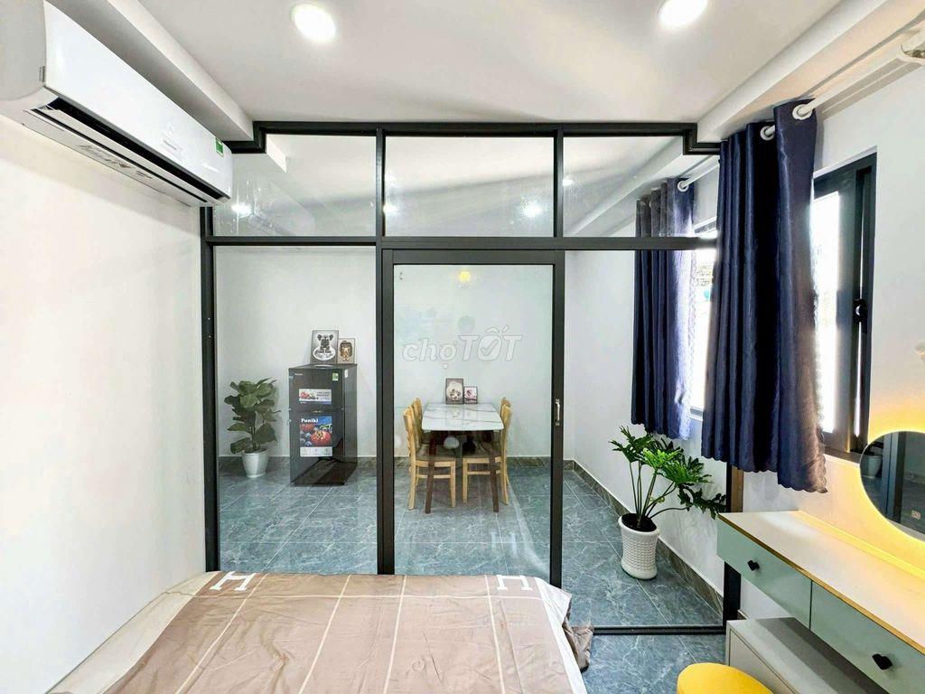 Tòa nhà 90m2 có thang máy Nở hậu 4 Lầu