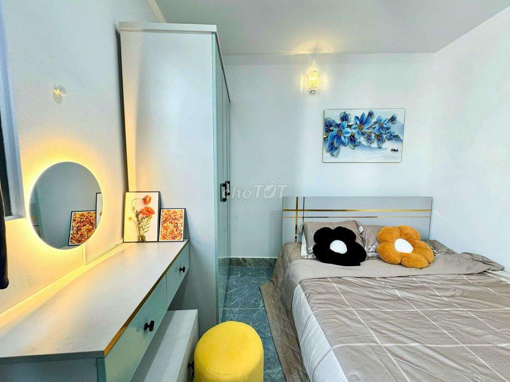 Tòa nhà 90m2 có thang máy Nở hậu 4 Lầu