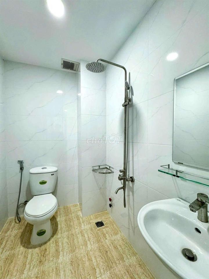Tòa nhà 90m2 có thang máy Nở hậu 4 Lầu