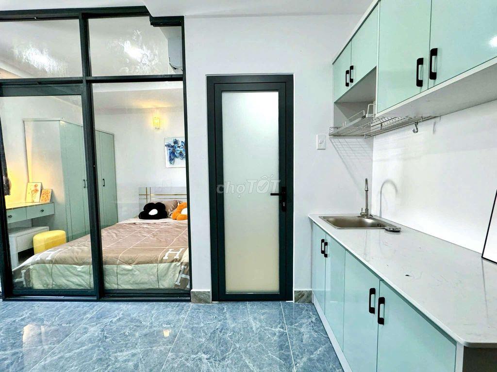 Tòa nhà 90m2 có thang máy Nở hậu 4 Lầu